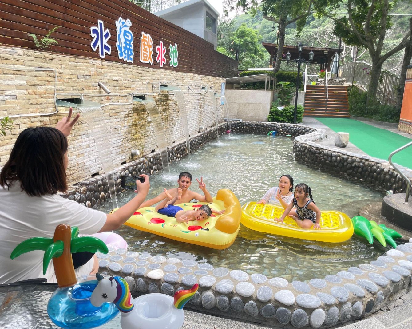 夏季設施-水瀑戲水池